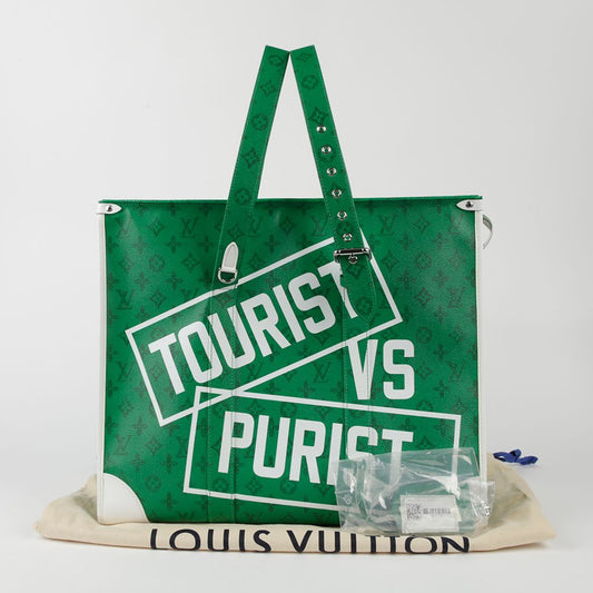 กระเป๋าผ้าใบแคนวาส Louis Vuitton สีเขียวโมโนแกรม พร้อมสายสะพายไหล่ M58749
