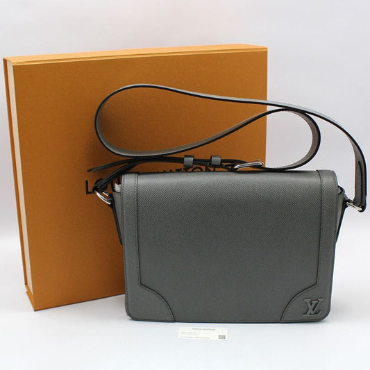 Louis Vuitton Gray Taiga New Flap Messenger Crossbody Bag M30808 52740327