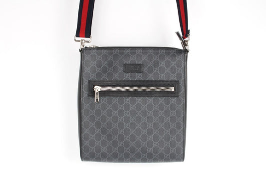 Gucci GG Supreme Messenger Bag Black M 27M30 58467896