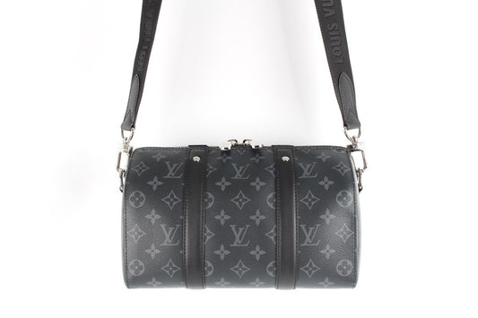กระเป๋า Louis Vuitton Monogram Eclipse Keepall 25 รหัสสินค้า