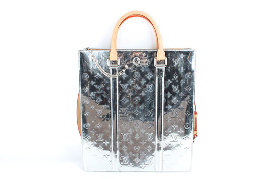 ผ้าพันคอไหม Louis Vuitton Mirror Monogram โดย Virgil Abloh - (SKU: LV12345)