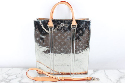 ผ้าพันคอไหม Louis Vuitton Mirror Monogram โดย Virgil Abloh - (SKU: LV12345)