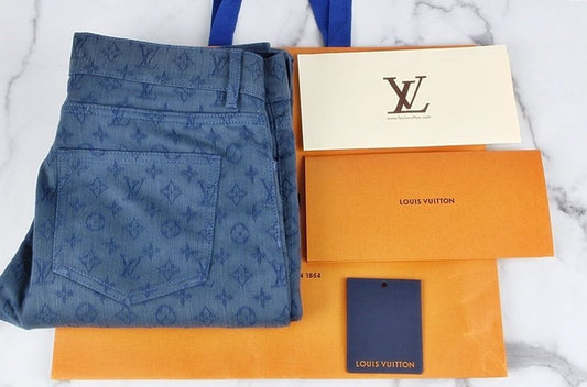 กางเกงยีนส์ Louis Vuitton ลายโลโก้ LV สีน้ำเงิน SKU12345