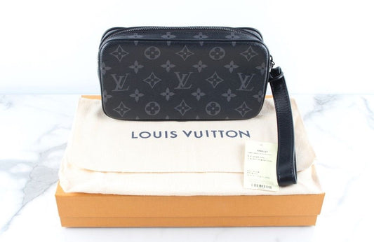 กระเป๋าใส่ของ Louis Vuitton สีดำ -