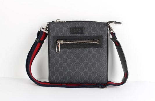 Gucci GG Supreme Messenger Bag 25-21 73344070