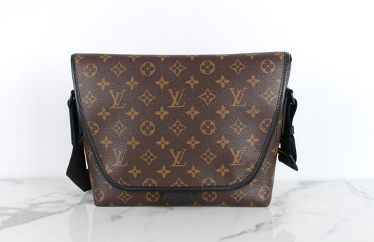 Louis Vuitton Magnetic Messenger Bag 73495345
