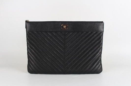 CHANEL Mademoiselle คลัตช์สีทอง -