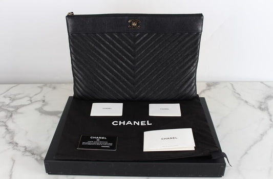 CHANEL Mademoiselle คลัตช์สีทอง -