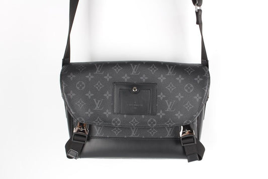 กระเป๋าใส่เอกสารแบบมีสายสะพายข้าง Louis Vuitton สุดเท่ - สีดำ (SKU: 012345)