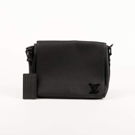 กระเป๋าคาดลำตัว Louis Vuitton Aerogram Messenger Crossbody M57080