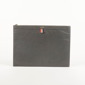 กระเป๋าคลัตช์ใส่เอกสารขนาดกลาง Thom Browne รุ่น MAC021L