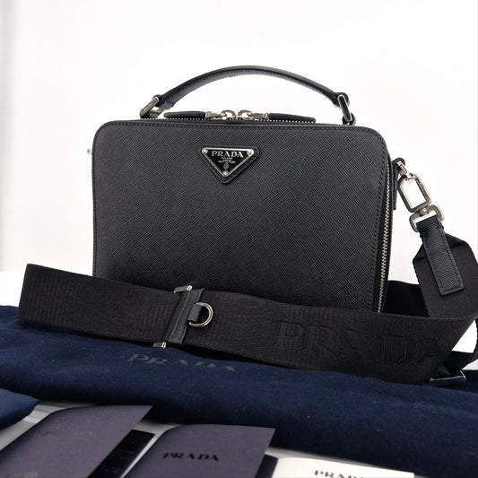 กระเป๋าสะพายข้าง Prada Triangle Logo Messenger Bag สีดำ (2VH069)