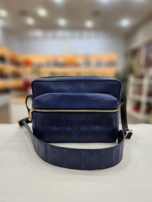 Louis Vuitton Outdoor Messenger Crossbody Bag m30242 121945992