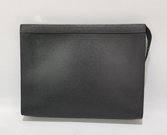 Louis Vuitton Taiga Pochette Voyage Clutch 67116256