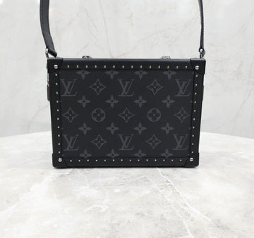 กระเป๋าคลัตช์แบบสะพายข้าง Louis Vuitton Eclipse Clutch Box M20251