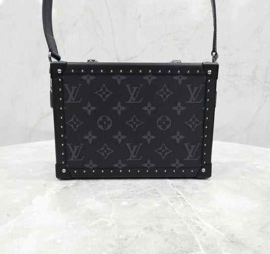 กระเป๋าคลัตช์แบบสะพายข้าง Louis Vuitton Eclipse Clutch Box M20251