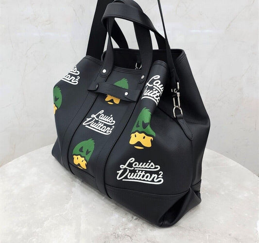 กระเป๋าโท้ตหนัง LV Journey รุ่นลิมิเต็ดเอดิชั่น Louis Vuitton XX Nigo M59373
