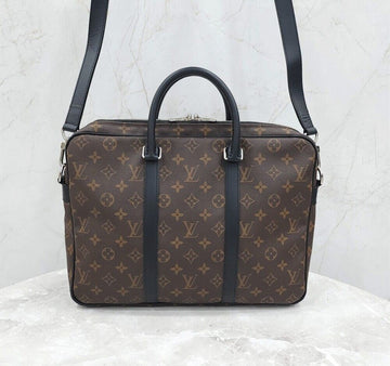 Louis Vuitton Porte Document Voyage Pouch PM M52005 125118656