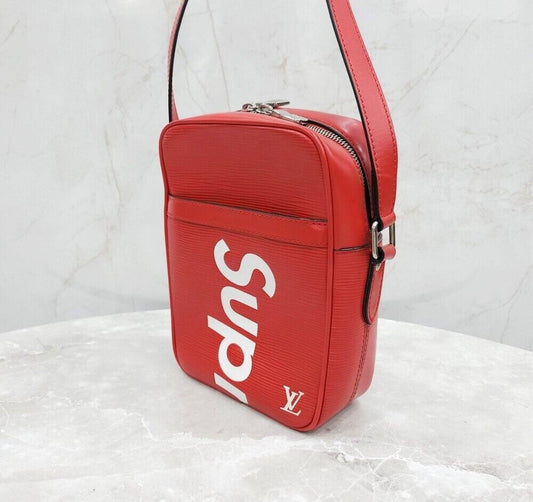 กระเป๋าสะพายข้าง Louis Vuitton X Supreme Limited Edition สีแดง EPi DaNube รหัสสินค้า
